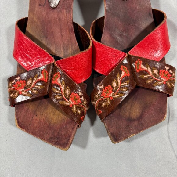 DKNY 00’s Red Brown Wooden Heel Embroidered Floral Design Slide Sandals Size 7 - Picture 5 of 10